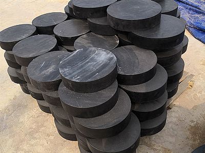 乐山板式橡胶支座由若干层橡胶片与薄钢板经加压硫化